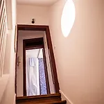 Lx Center Chiado 3* 리스본