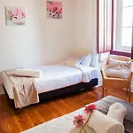 Lx Center Chiado 3* 리스본